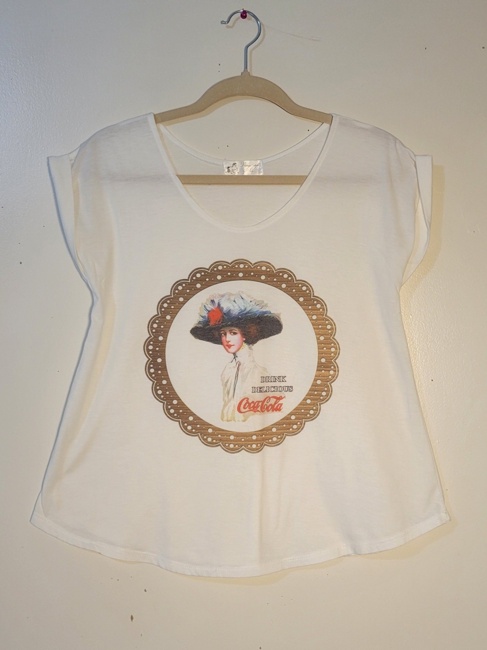 Women’s Small Coca Cola Gibson Girl Vintage Portrait Ivory Swing hem Graphic Tee